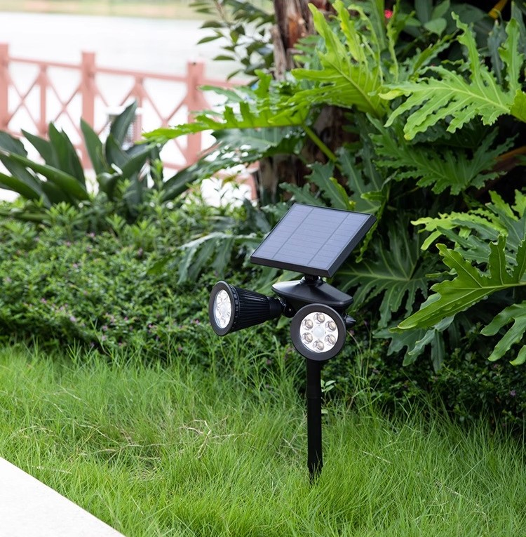 đèn led cắm cỏ năng lượng mặt trời hai đầu sáng 