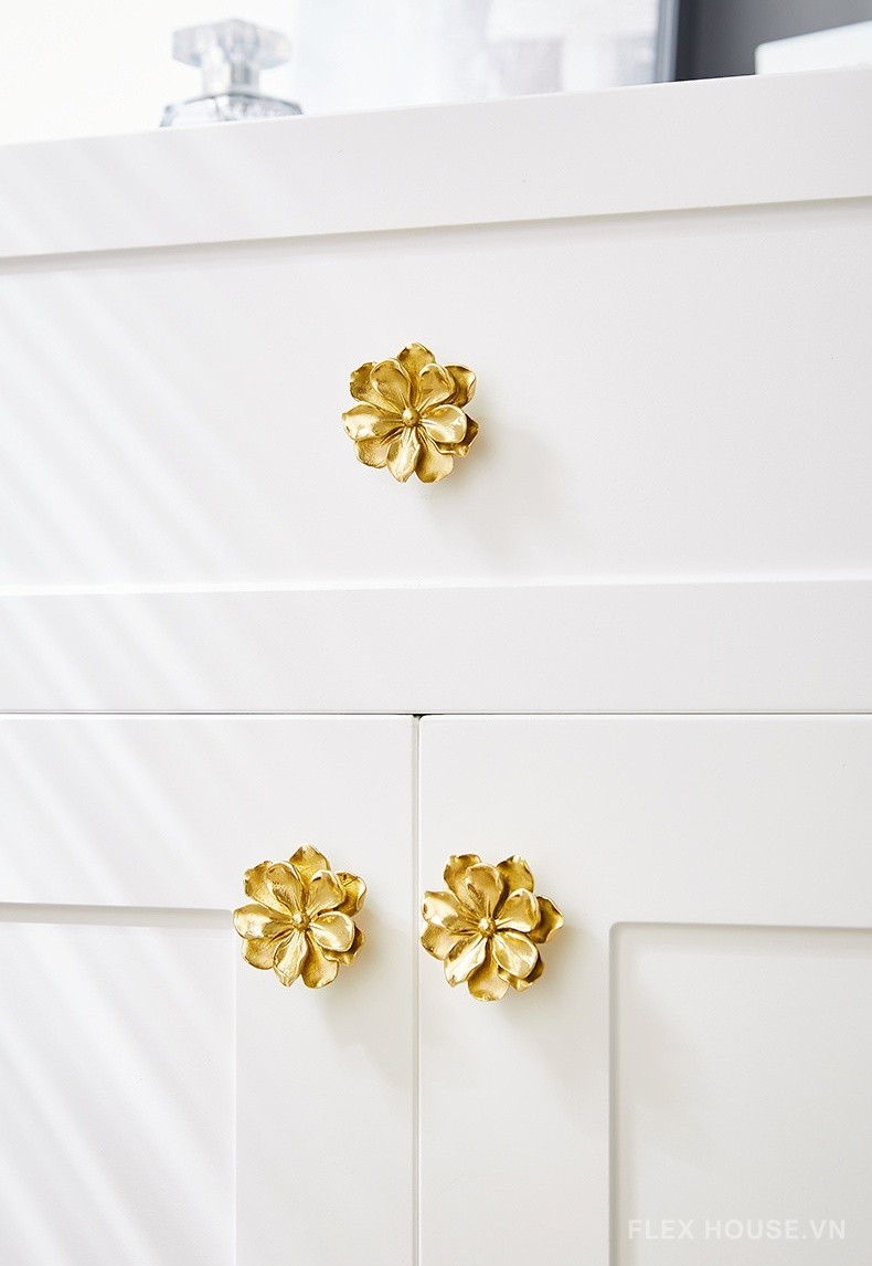 Núm tay nắm đồng hình hoa trà decor kệ tủ LT3014 8