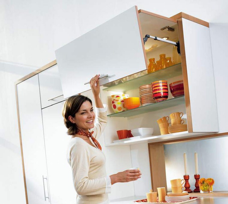 Tay Nâng Blum – Giải Pháp Hoàn Hảo Cho Hệ Thống Cửa Tủ Hiện Đại 2 Tay nâng Blum
