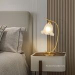 Đèn bàn bằng đồng decor hoa ly sáng tạo FLM282