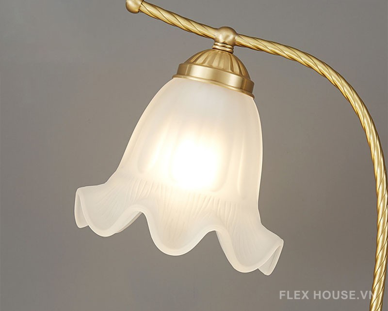 Đèn bàn bằng đồng decor hoa ly sáng tạo FLM282 9
