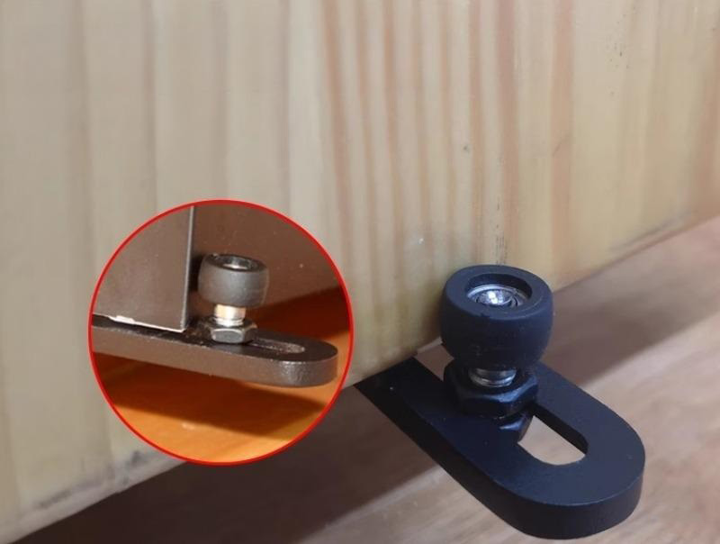 Phụ kiện dẫn hướng cửa lùa thép carbon bền bỉ RT9668 7