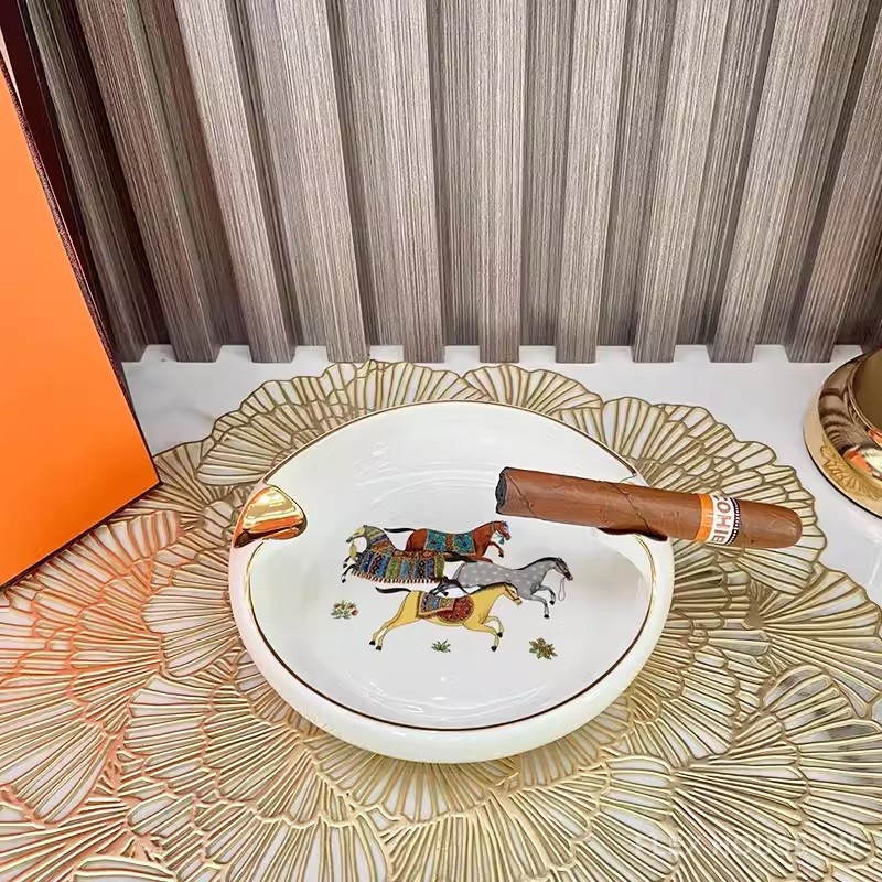 Gạt tàn cigar bằng sứ trang trí ngựa thổ cẩm CGL4908 3