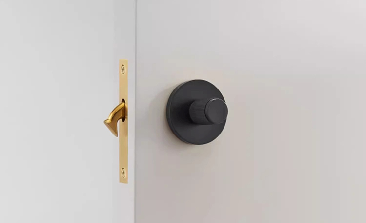 Khóa cửa trượt bằng đồng núm vặn DOR663 10
