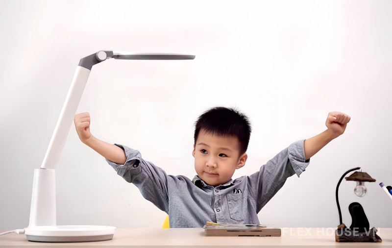 Đèn bàn học chống chói an toàn cho mắt NVC257