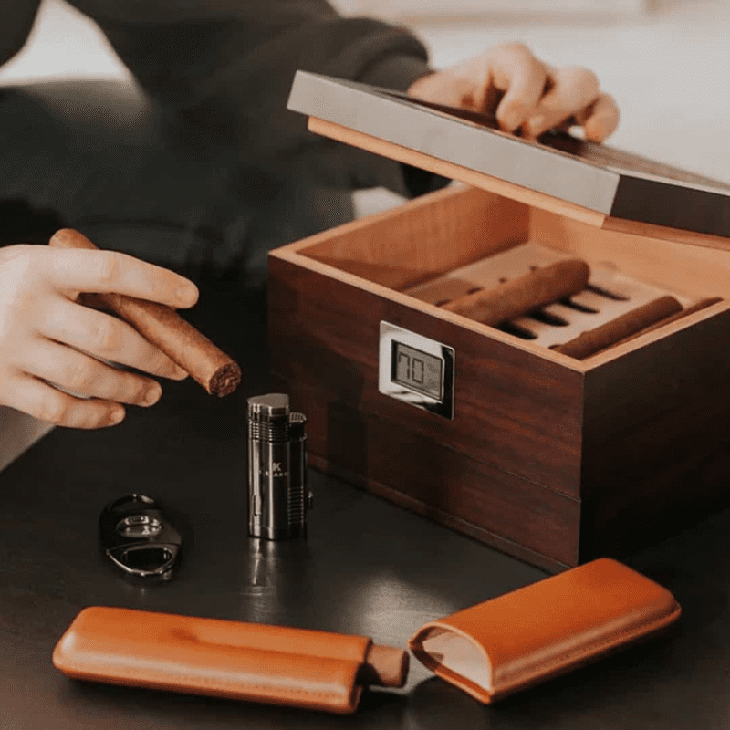Lý do quý ông nên sở hữu hộp giữ ẩm cigar