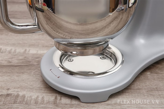 Máy trộn đa năng màu đỏ Smeg SMF02RDEU 535.43.609 9