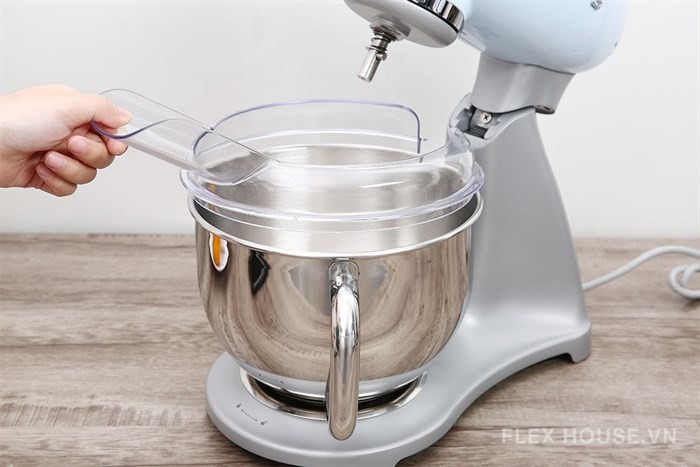 Máy trộn đa năng Smeg SMF02PBEU 535.43.608 12