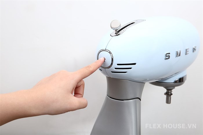 Máy trộn đa năng Smeg SMF02PBEU 535.43.608 8