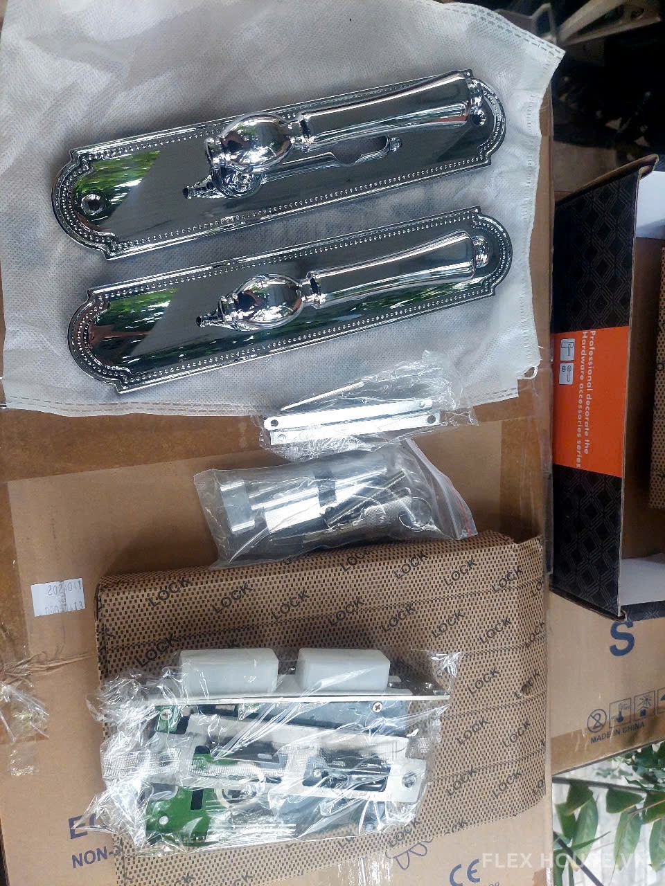 Khóa cửa phòng lõi đồng thân khóa inox A690-219 5