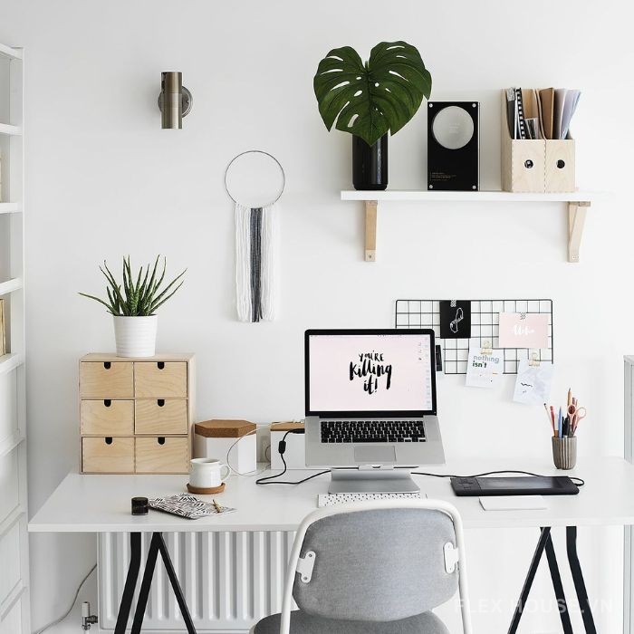 Phụ kiện bàn làm việc không thể thiếu