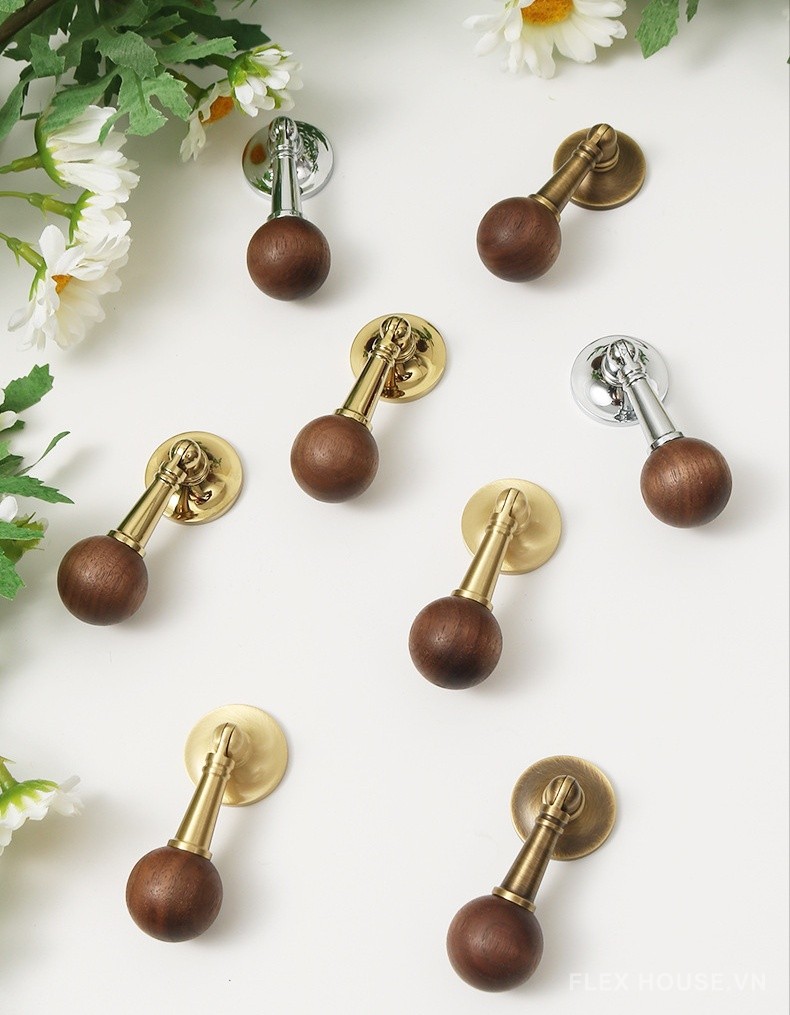 Tay nắm tủ pendant đồng thau phối gỗ Retro NUS451 7