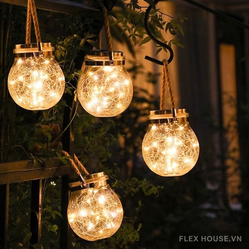 Đèn led năng lượng mặt trời trang trí sân vườn