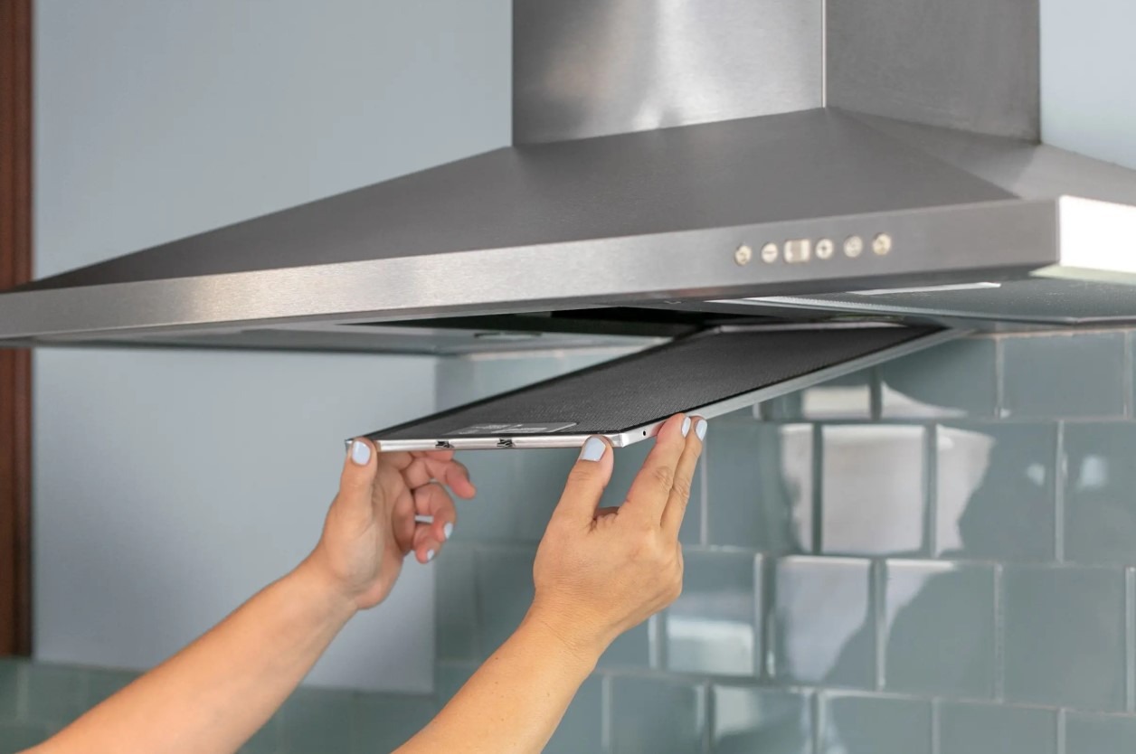 Bí kíp vệ sinh máy hút mùi nhanh chóng, đón Tết nhàn tênh 15 Sau khi vệ sinh máy hút mùi xong lặp đặt lại