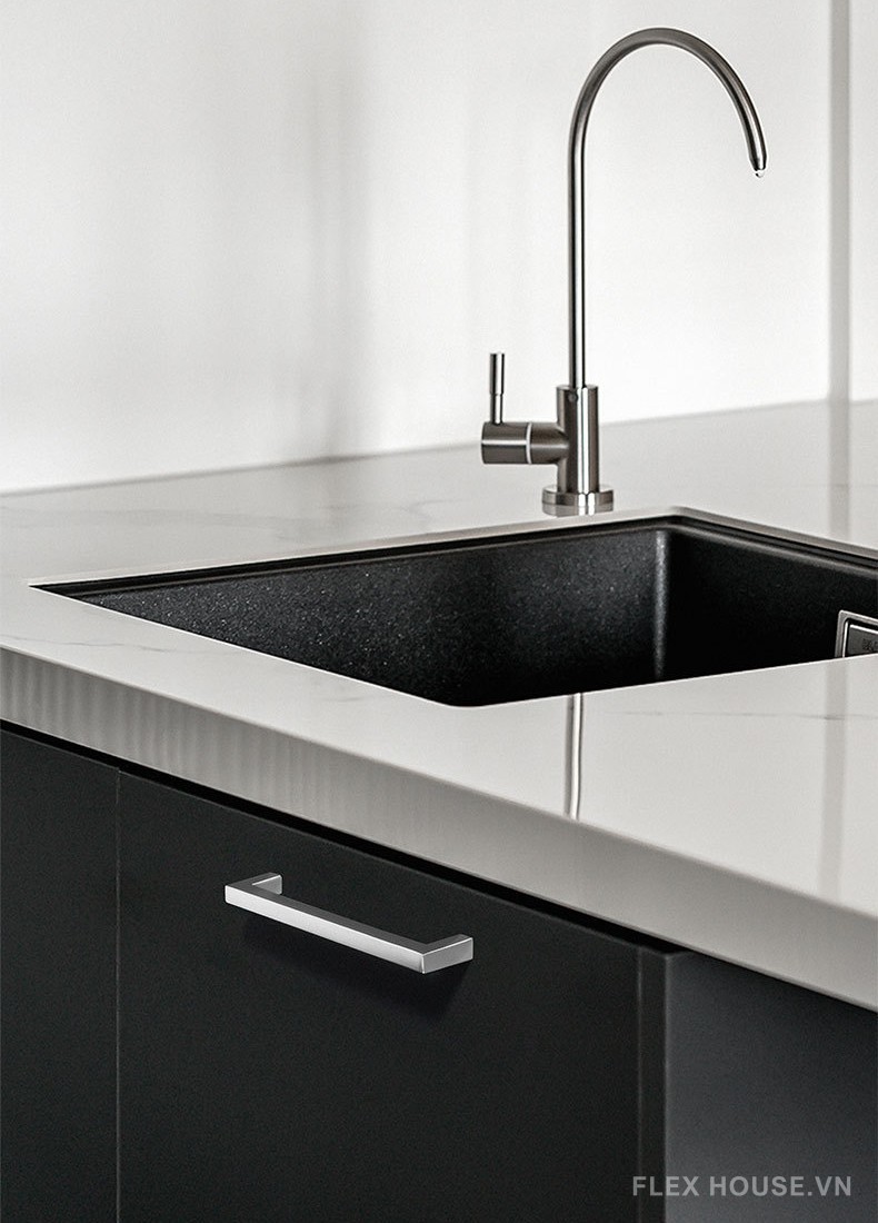 Tay nắm tủ Inox thanh vuông màu bạc tối giản DJ027W 6