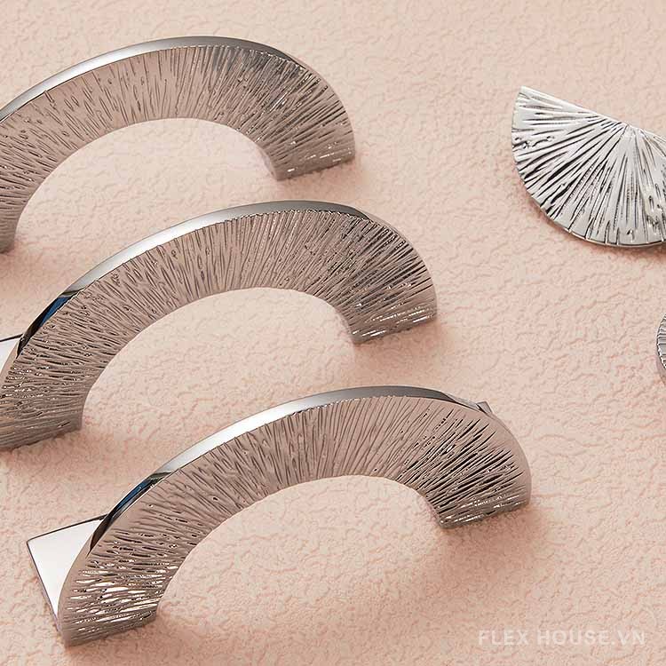 Tay nắm tủ bán nguyệt bằng đồng họa tiết tinh xảo KPA7821 12