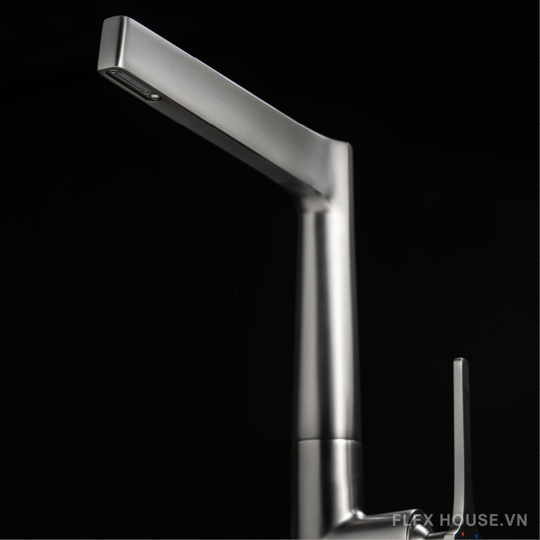 Vòi rửa chén nóng lạnh Malloca sang trọng K295BS 10