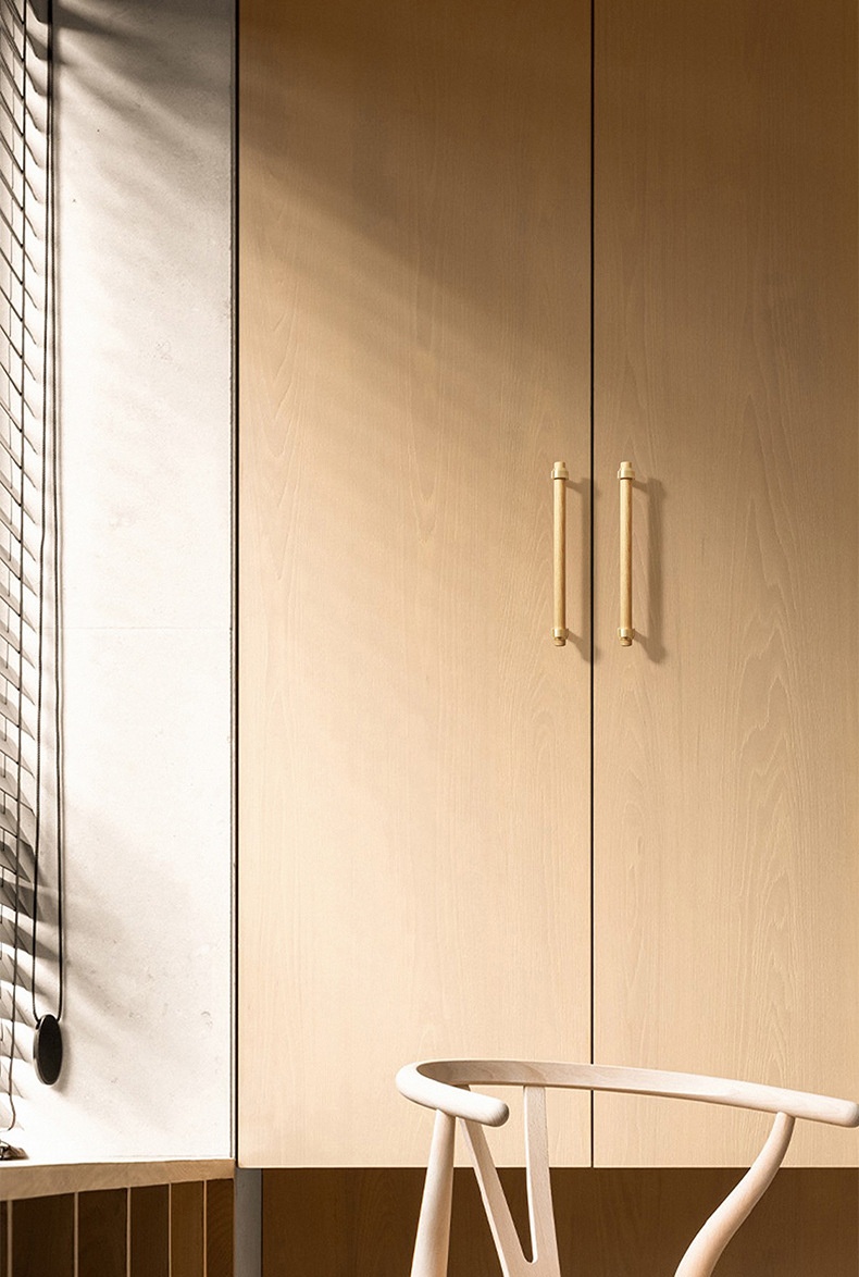 Tay nắm cánh tủ bằng gỗ phong cách Nordic CH1908 6