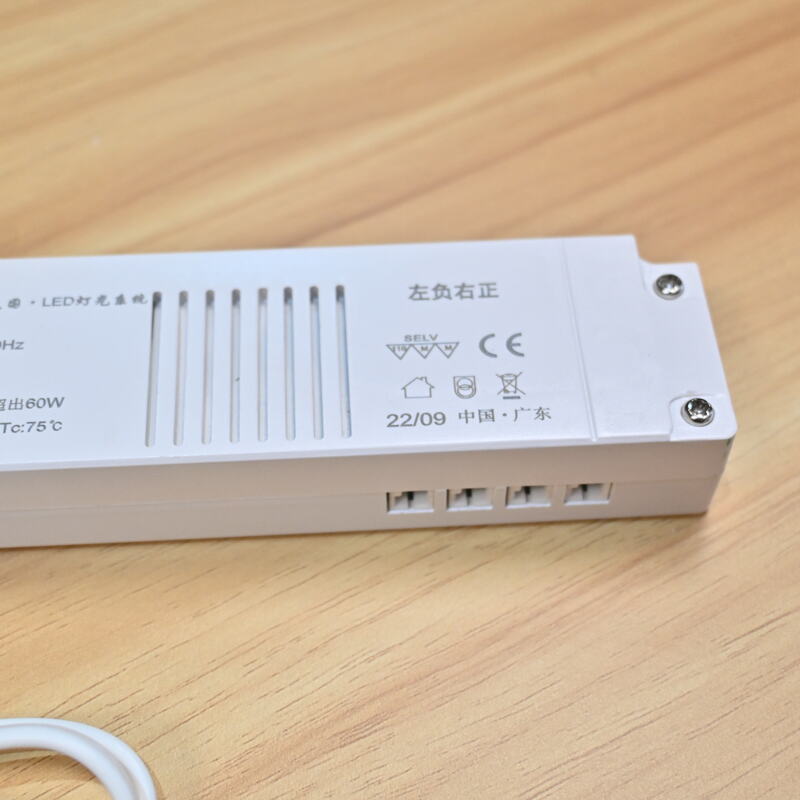 Hộp nguồn biến đổi dòng điện cho đèn LED âm tủ BTC8195