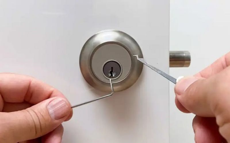 Cách Mở Ổ Khóa Tròn Khi Mất Chìa Đơn Giản Trong 5p Tại Nhà 7 mở ổ khóa tròn tại nhà khi không có chìa khóa