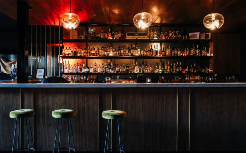 Bảng Kích Thước Ghế Quầy Bar Tiêu Chuẩn Cho Mọi Không Gian 17 Kích thước ghế quầy bar phong cách vintage