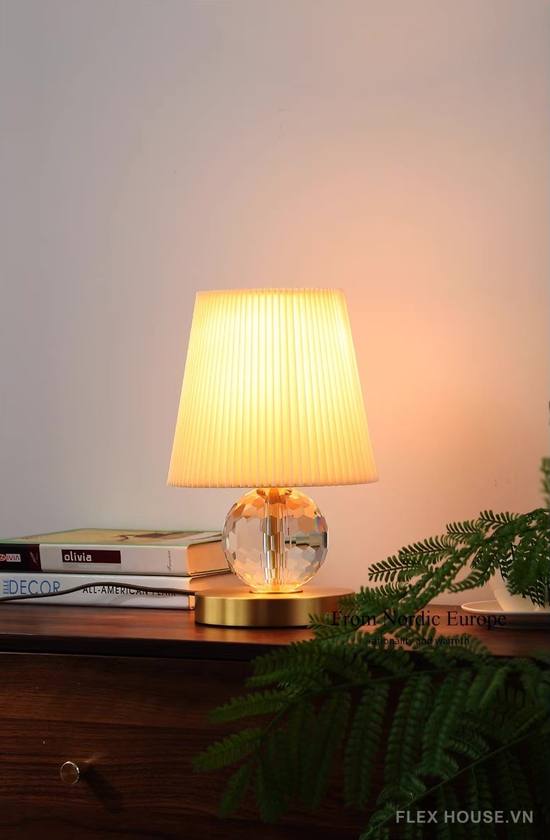 Đèn bàn bằng đồng cảm ứng thân pha lê vải xếp li ZHM896 7