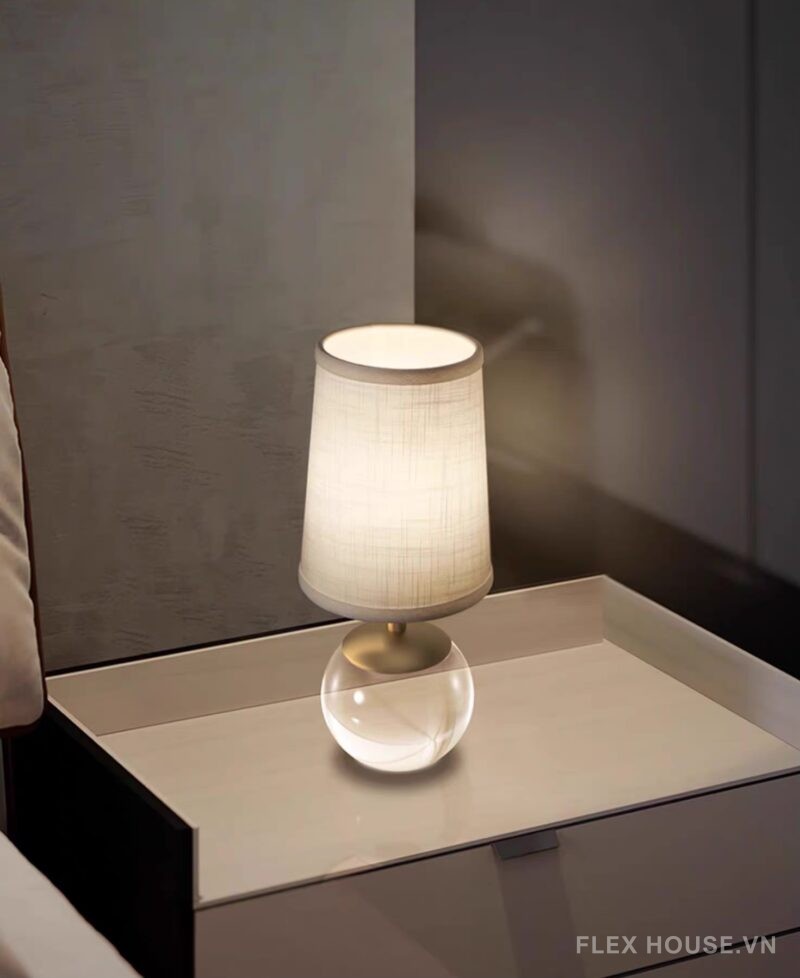 Đèn bàn bằng đồng chân pha lê tròn nghệ thuật ZHM635 3