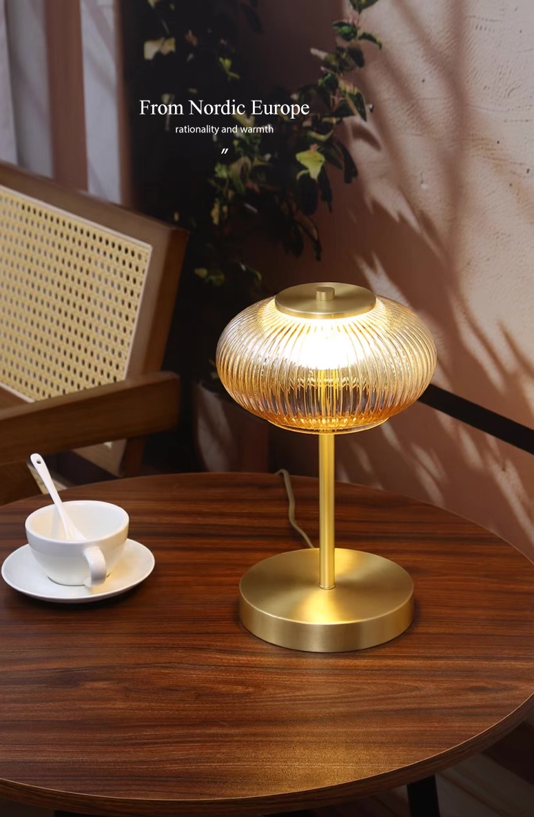Đèn bàn bằng đồng thủy tinh màu hổ phách ZHM906 5
