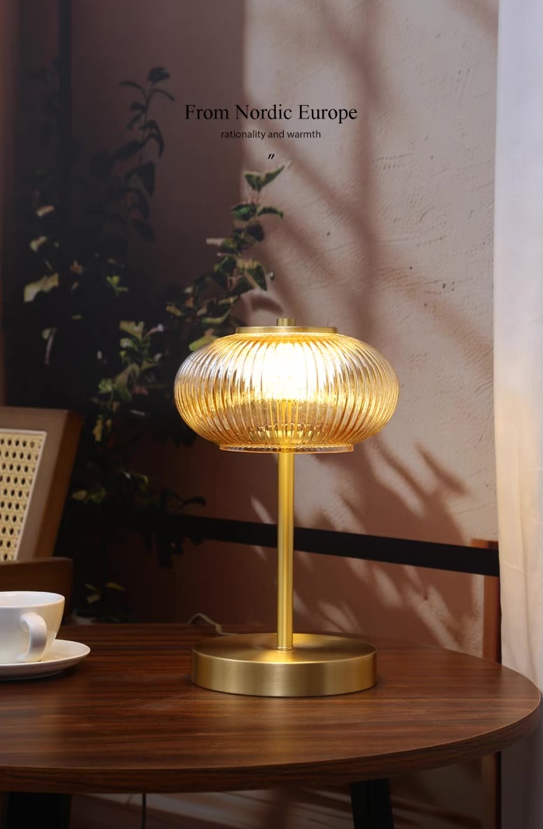 Đèn bàn bằng đồng thủy tinh màu hổ phách ZHM906 7