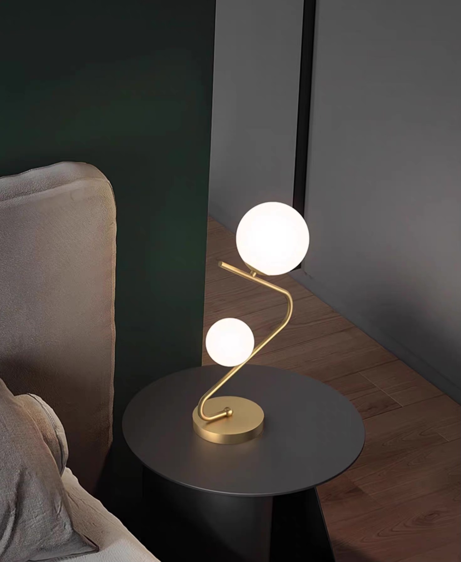 Đèn bàn bằng đồng dạng chữ S độc đáo ZHM638 9