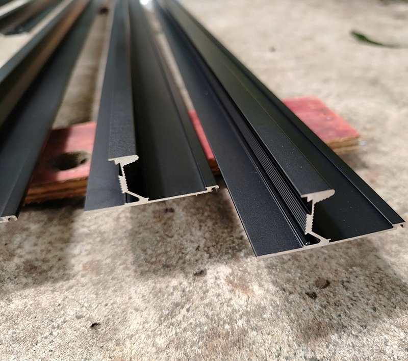 Tay nắm âm tủ hợp kim nhôm dài 3m U02469 12 Tay nắm âm tủ hợp kim nhôm dài 3m U02469 15