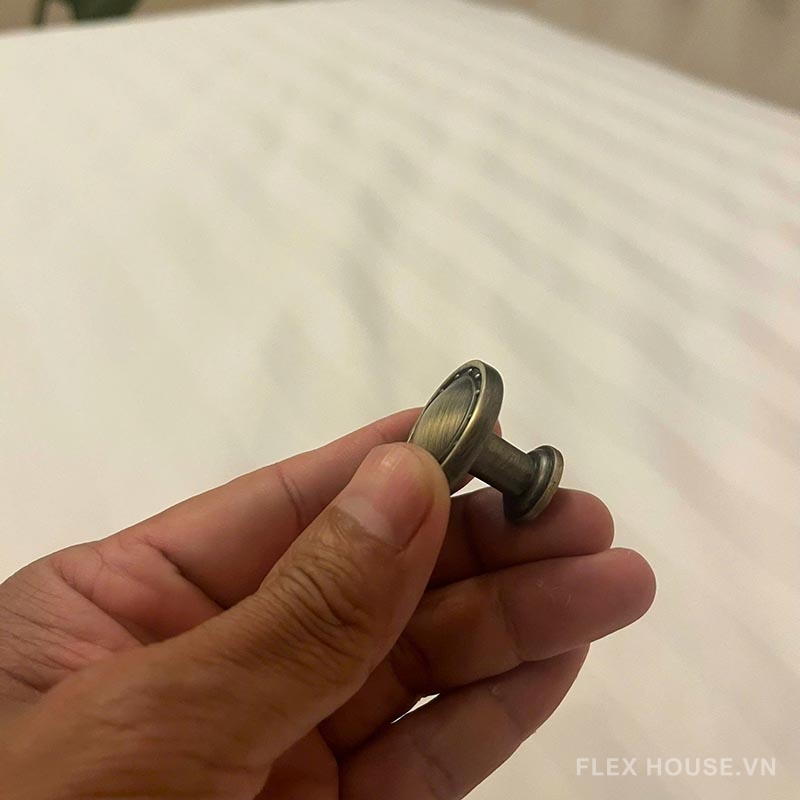 Tay nắm tủ hiện đại chữ T màu đồng cổ HAN8631A 61