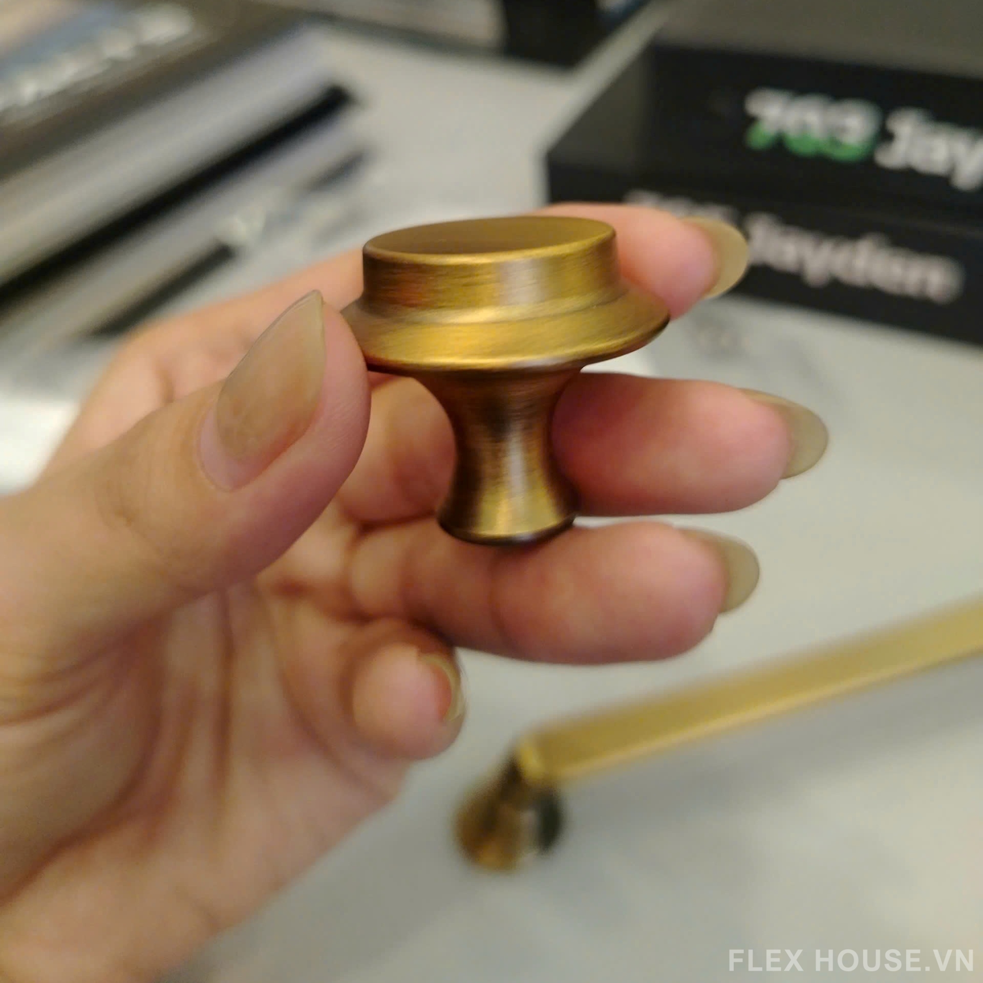 Tay nắm tủ hợp kim hiện đại kiểu Mỹ LDS8134 4 Tay nắm tủ hợp kim hiện đại kiểu Mỹ LDS8134 9