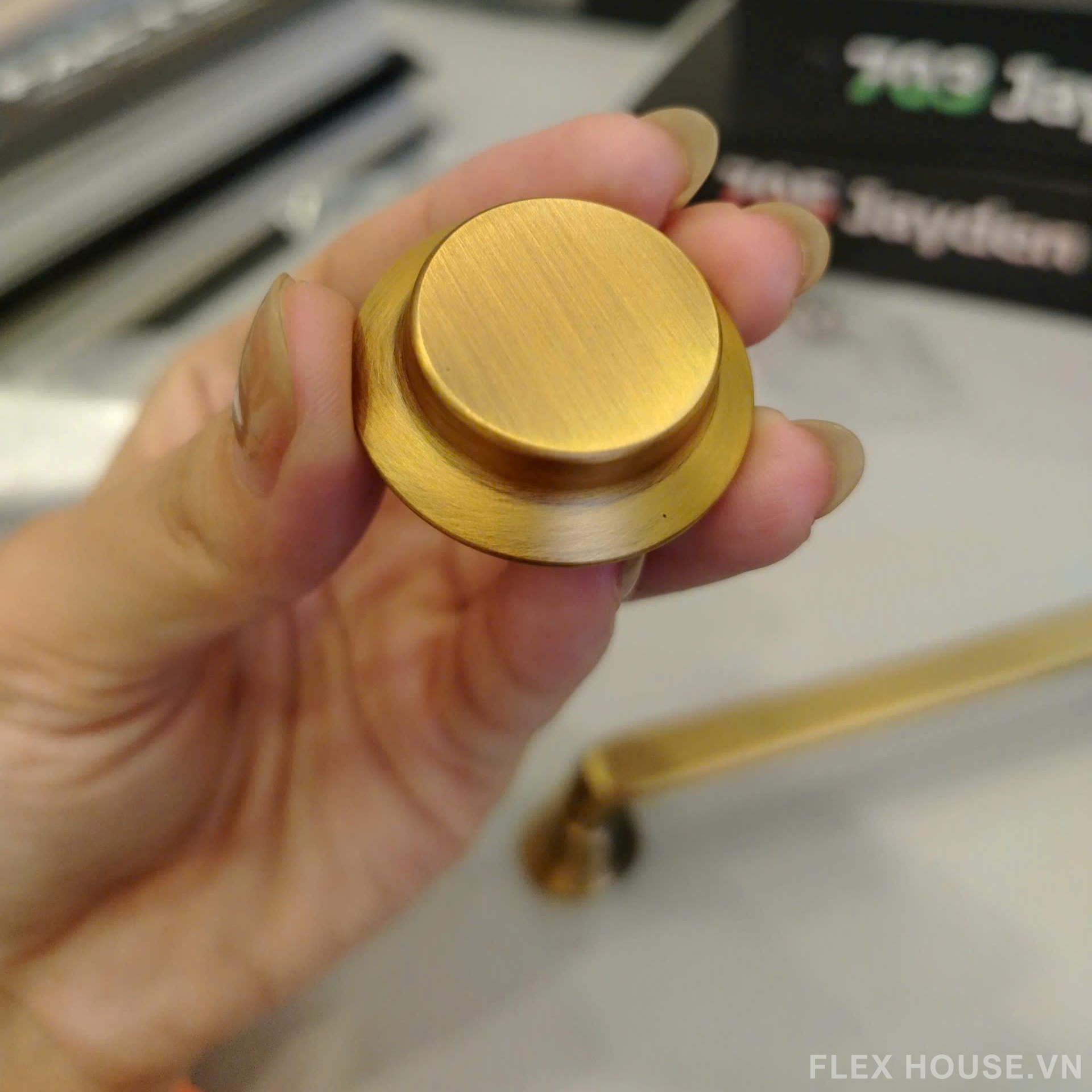 Tay nắm tủ hợp kim hiện đại kiểu Mỹ LDS8134 3 Tay nắm tủ hợp kim hiện đại kiểu Mỹ LDS8134 8