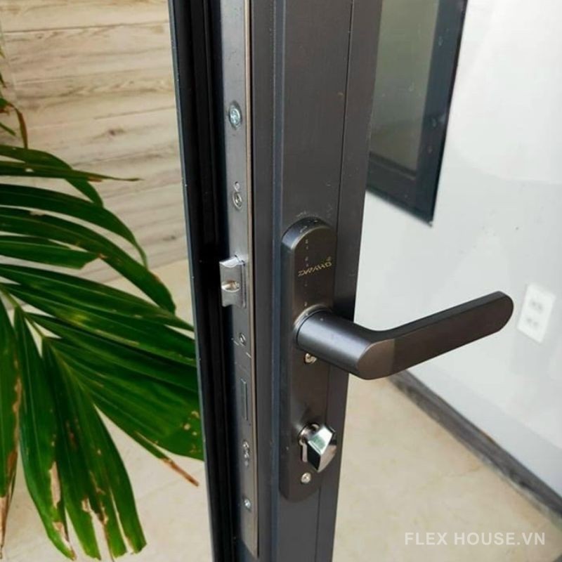 Cận cảnh bộ khóa đa điểm cao cấp