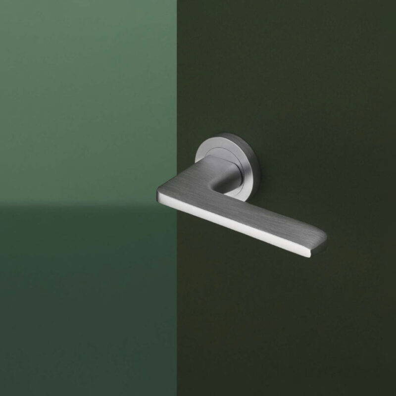 Tay nắm gạt Blade đồng thau mạ chrome Hafele 901.99.553 6