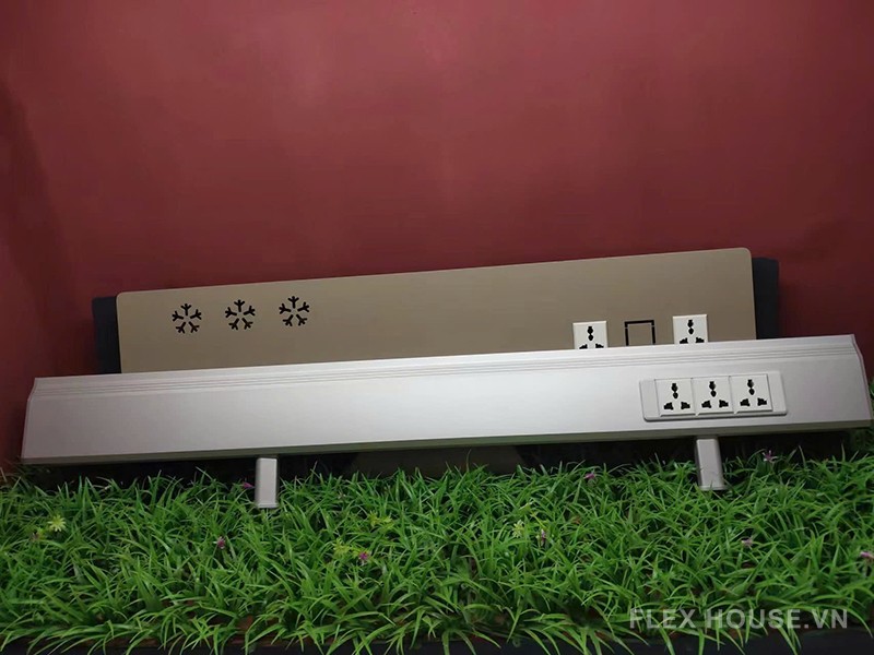 Chân vách ngăn gắn bàn văn phòng có ổ cắm HP-186 5
