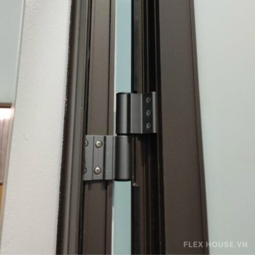 cách tháo bản lề cửa nhôm nhanh chóng