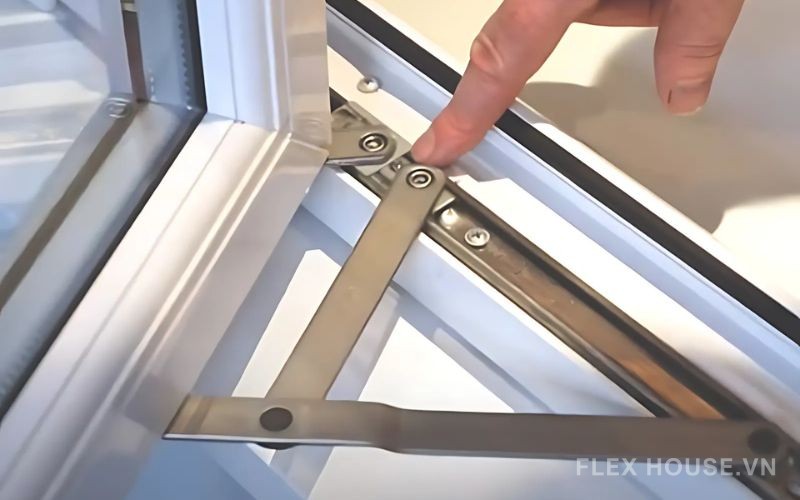 Hướng Dẫn Cách Tháo Bản Lề Cửa Nhôm Nhanh Gọn Chỉ Với 5 Bước 2 cách tháo bản lề cửa nhôm đơn giản