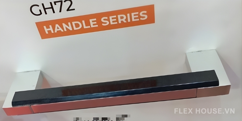 Tay nắm tủ cạnh vuông thân đen bóng Garis GH72 1