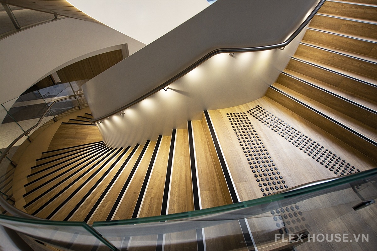 Nẹp Cầu Thang Chống Trượt – Chi Tiết Nhỏ Làm Nên An Toàn Lớn