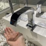 Vòi chậu lavabo để bàn dáng cong cảm ứng TOTO TLE21006A