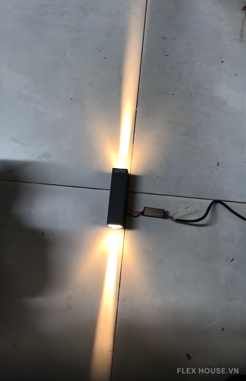 Đèn hắt tường hai đầu sắt sơn tĩnh điện VNT-014B