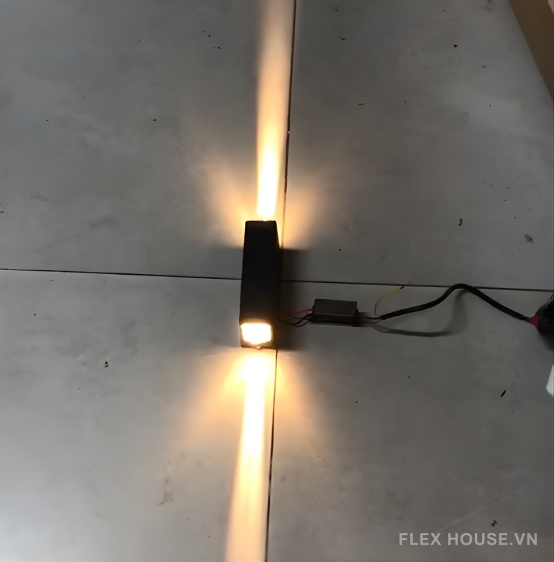 Đèn hắt tường hai đầu sắt sơn tĩnh điện VNT-014B