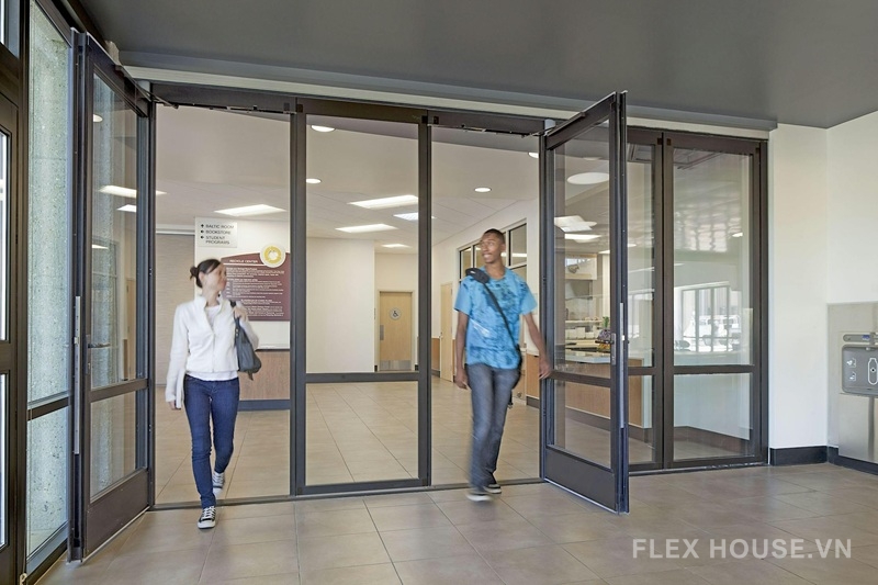 Phân biệt cửa mở cánh tự động và cửa trượt tự động