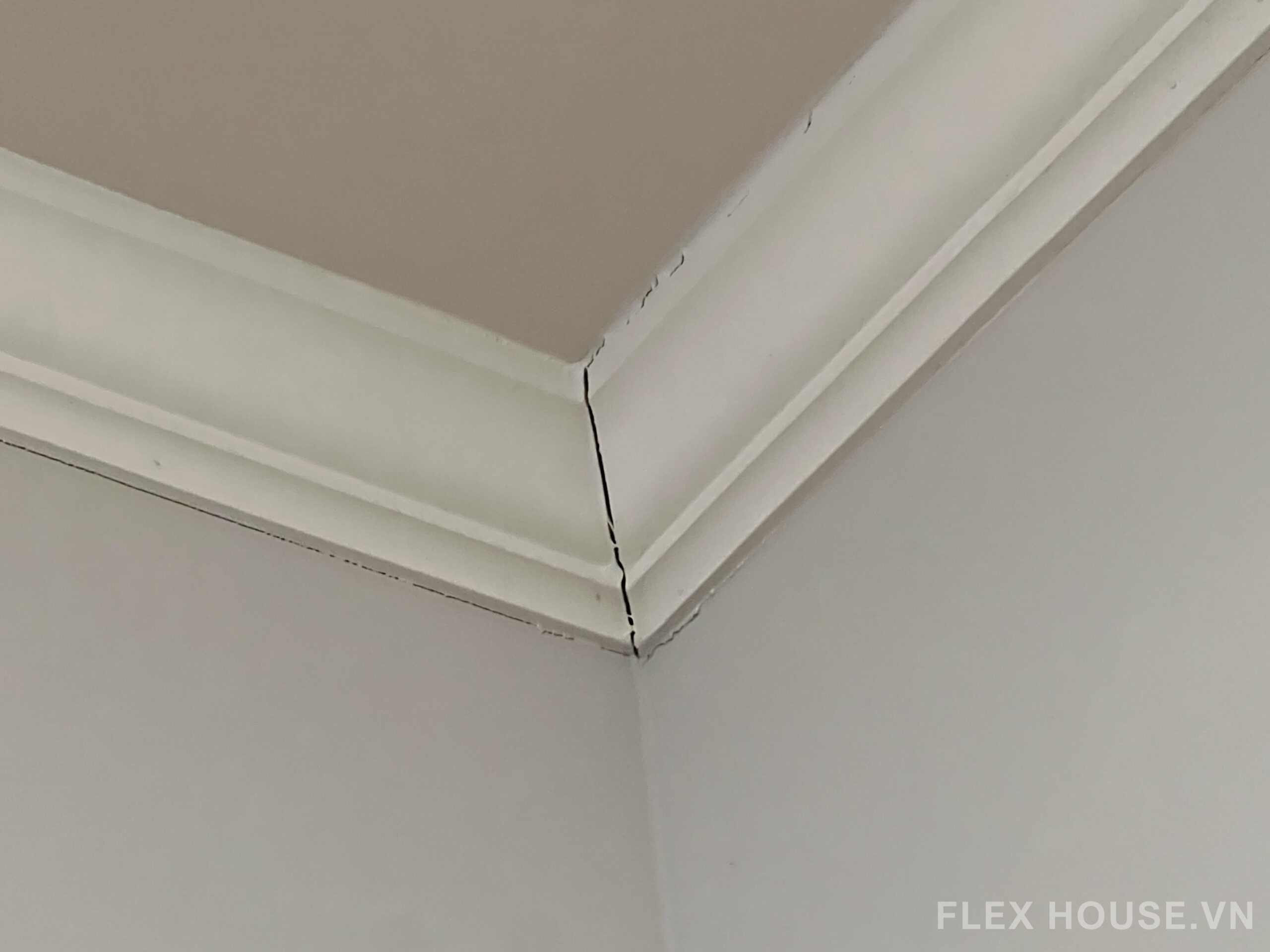 Cách xử lý khe hở, nứt, cong vênh sau khi lắp nẹp trần 10