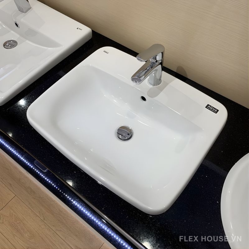 Chậu lavabo rửa mặt dương vành men chống bẩn Inax AL-2398V