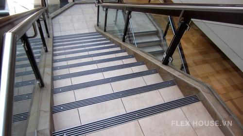 Nẹp cầu thang có thực sự giúp tăng tuổi thọ bậc thang? 10 Nẹp cầu thang có thực sự giúp tăng tuổi thọ bậc thang?