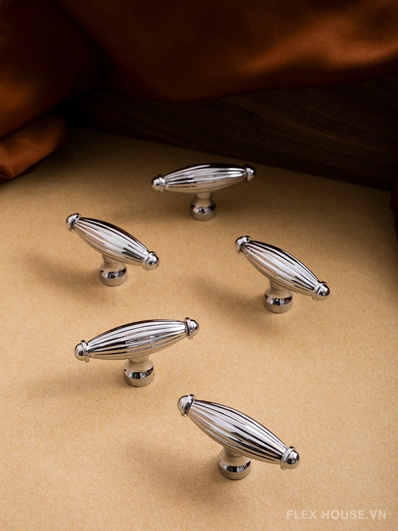 Núm tay nắm tủ đồng dáng con thoi cổ điển JYJ565 11