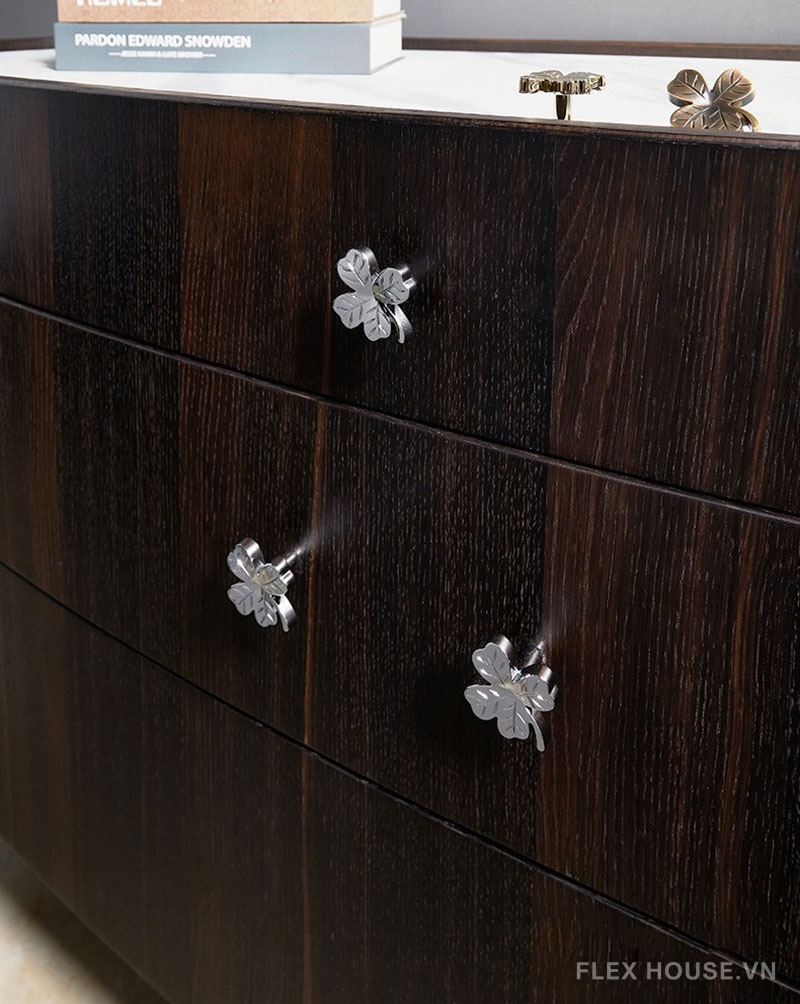 Núm tay nắm tủ đồng hình cỏ bốn lá PALO9407 7 Núm tay nắm tủ đồng hình cỏ bốn lá PALO9407 14